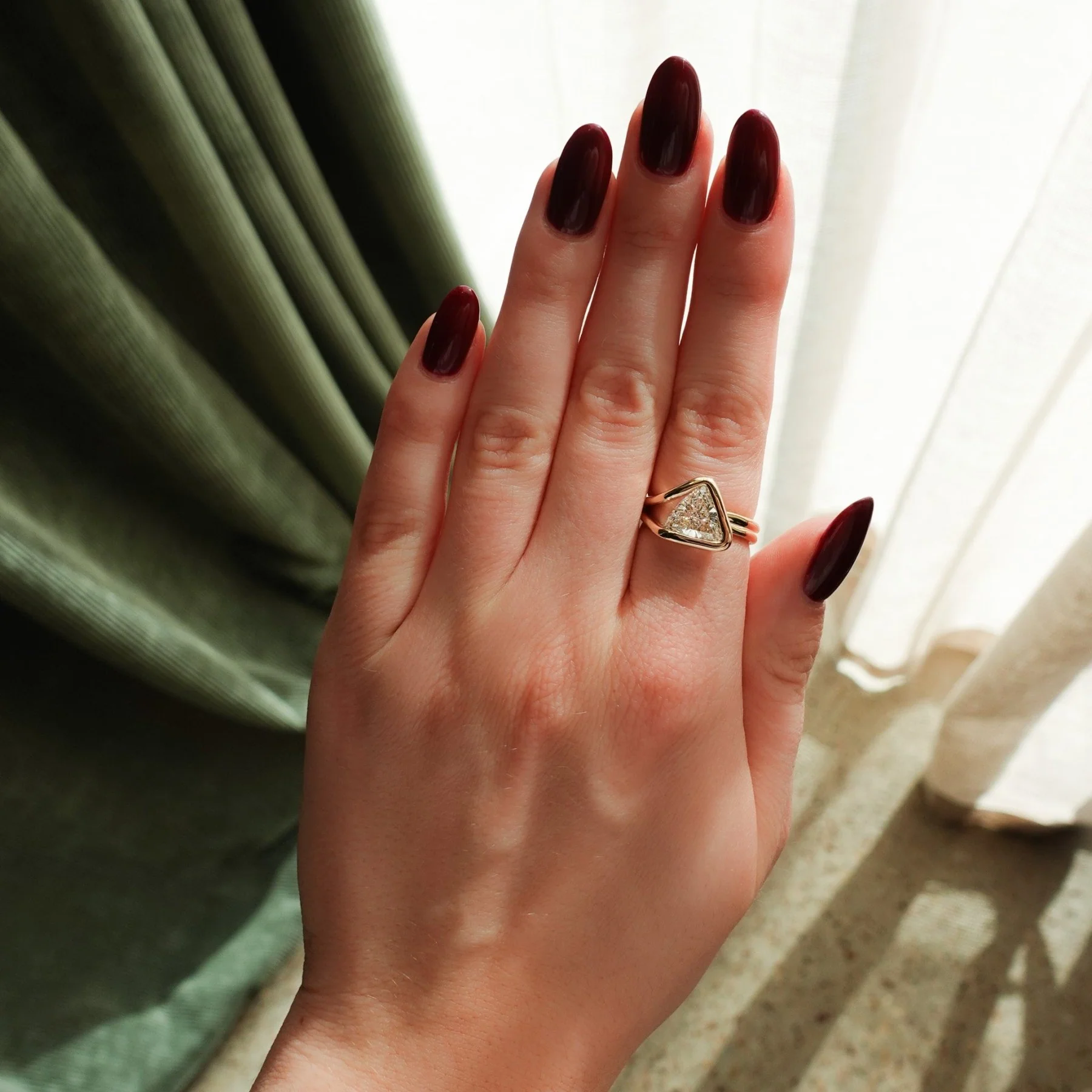 Lasso Engagement Ring with Trilliant Cut Diamond - Image 3