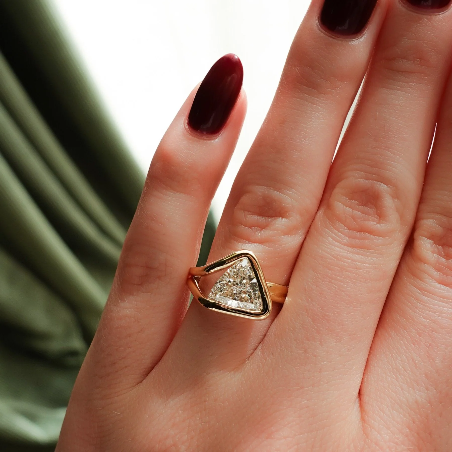 Lasso Engagement Ring with Trilliant Cut Diamond - Image 6
